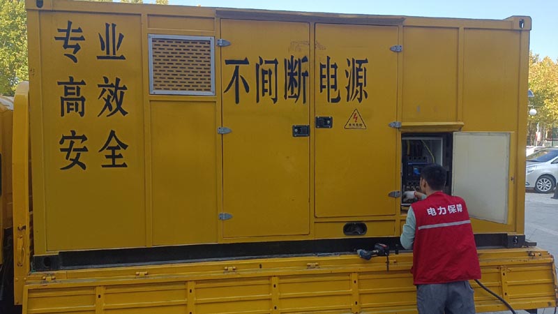 武胜柴油发电机组和UPS电源配合使用时，如何避免切换过程中的电力中断？